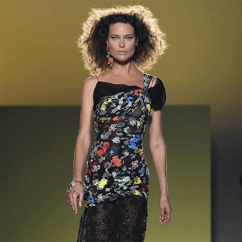 shalom harlow versace dance